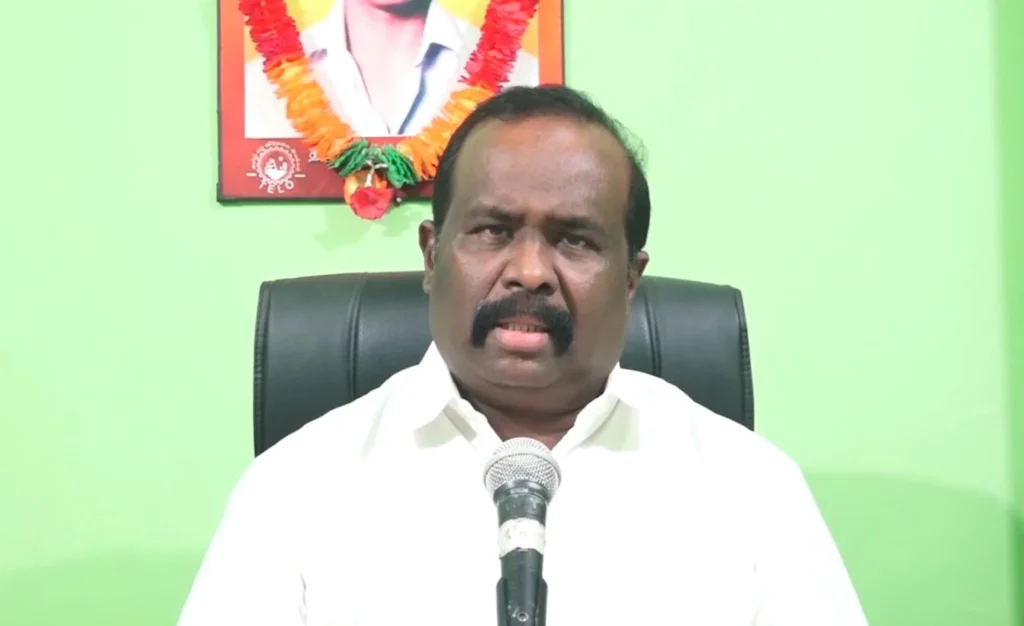 செல்வம் அடைக்கலநாதன் தலைவர் பதவியில் இருந்து விலக வேண்டும்